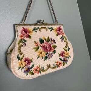 Vintage Floral Needlepoint Clutch Purse. Great condition.